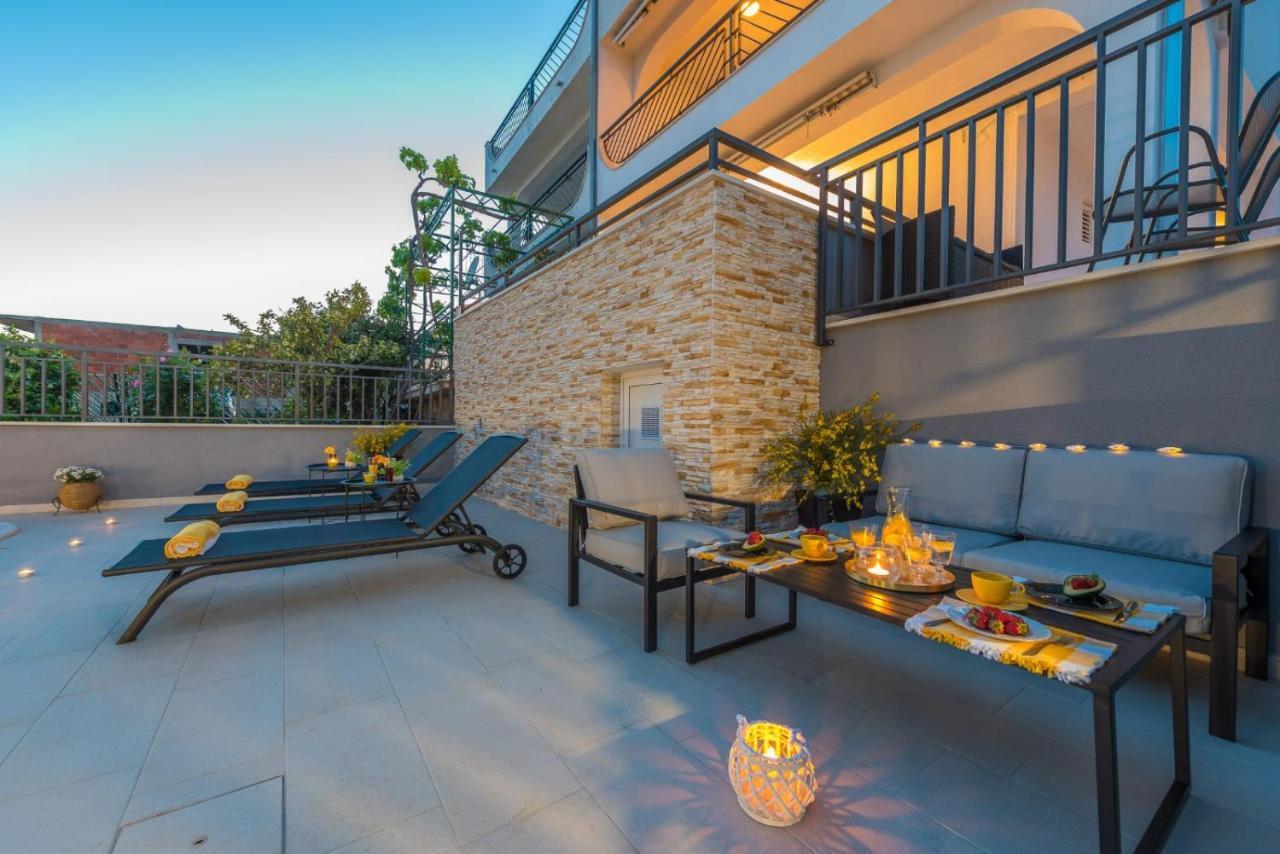 Villa Seaview With Pool - Apartment Yellow Trogir Exteriér fotografie