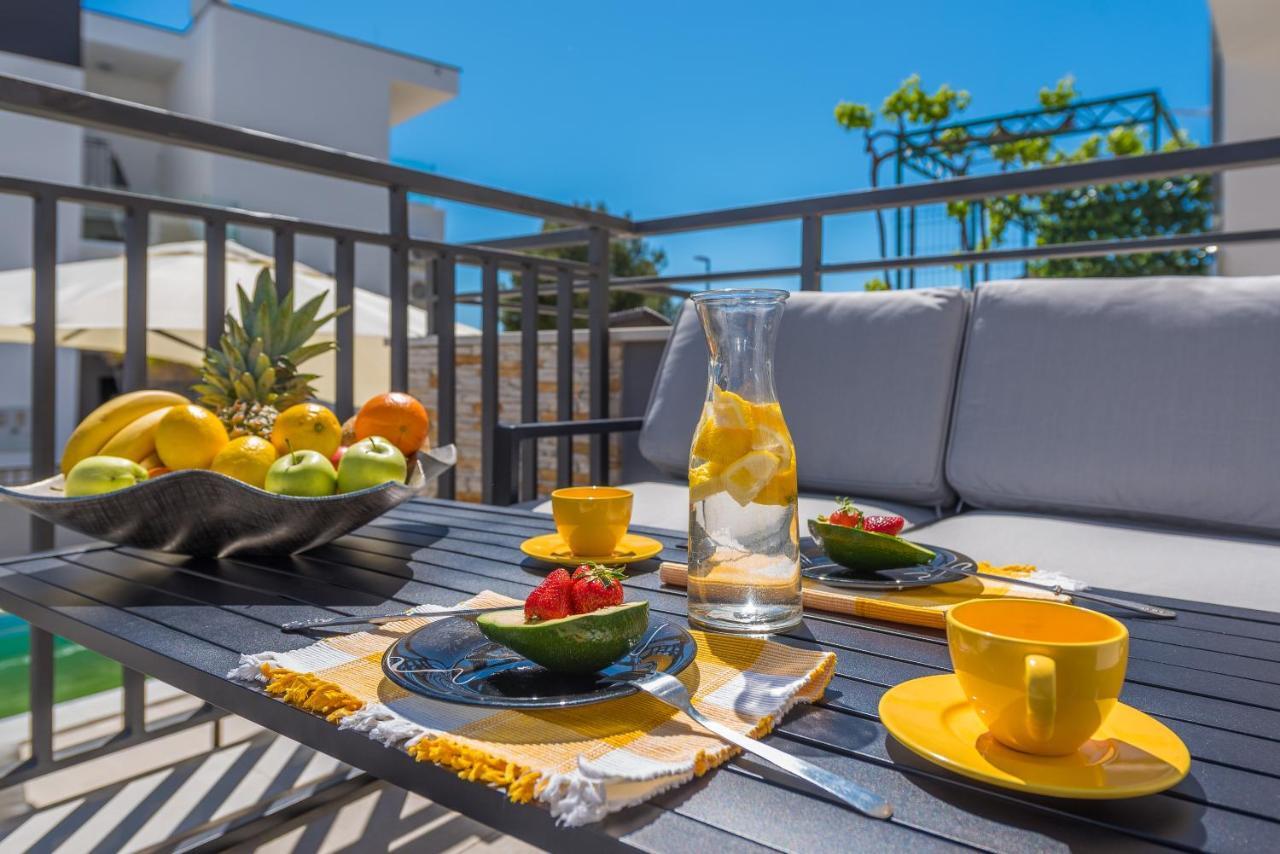 Villa Seaview With Pool - Apartment Yellow Trogir Exteriér fotografie